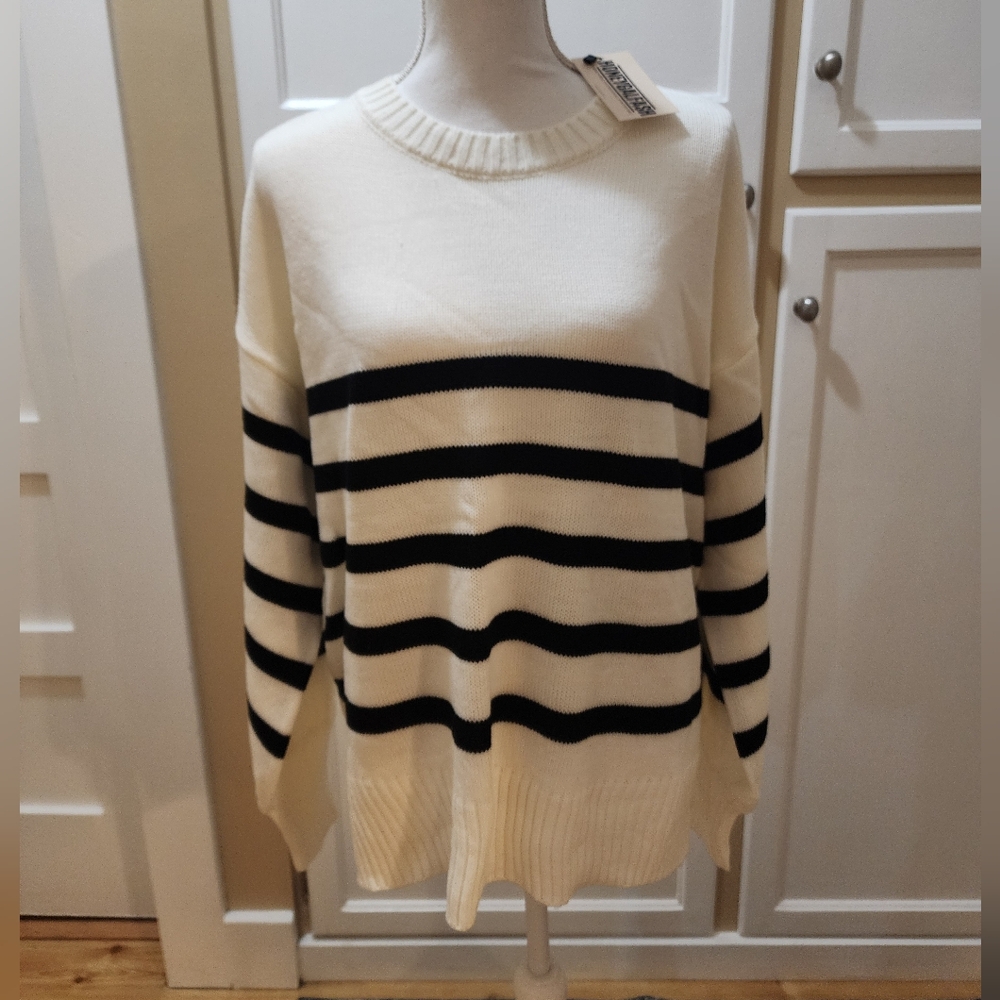 Better Be Women's Stripped Crew Neck Sweater NWT - Picture 3 of 15